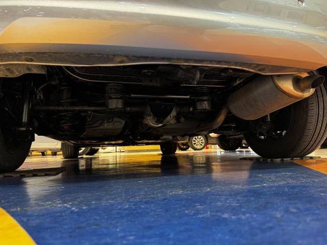 フィット ｅ：ＨＥＶベーシック　４ＷＤ　ホンダセンシング　ＬＥＤオートライト　フロントフォグ　社外ナビ　ＤＶＤ　Ｂｌｕｅｔｏｏｔｈ　バックカメラ　オートエアコン　ミラーヒーター　熱線入フロントガラス　ＥＣＯＮ　横滑り防止（56枚目）