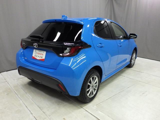 ヤリス Ｘ　４ＷＤ　メモリーナビ　バックカメラ　衝突被害軽減システム　ＥＴＣ（4枚目）