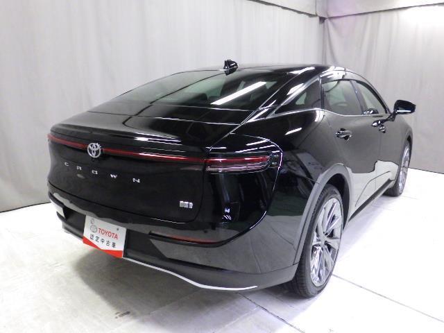 クラウンクロスオーバー Ｇアドバンスド・レザーパッケージ　革シート　４ＷＤ　フルセグ　バックカメラ　衝突被害軽減システム　ＥＴＣ　ＬＥＤヘッドランプ（4枚目）