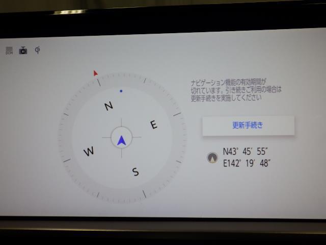 クラウンクロスオーバー Ｇアドバンスド・レザーパッケージ　革シート　４ＷＤ　フルセグ　バックカメラ　衝突被害軽減システム　ＥＴＣ　ＬＥＤヘッドランプ（12枚目）