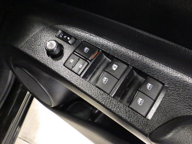 シエンタ Ｘ　４ＷＤ　メモリーナビ　バックカメラ　衝突被害軽減システム　ＥＴＣ　電動スライドドア　乗車定員６人　３列シート（16枚目）