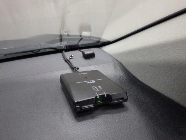 シエンタ Ｘ　４ＷＤ　メモリーナビ　バックカメラ　衝突被害軽減システム　ＥＴＣ　電動スライドドア　乗車定員６人　３列シート（17枚目）