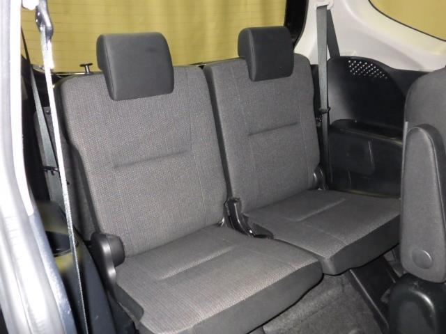 シエンタ Ｘ　４ＷＤ　メモリーナビ　バックカメラ　衝突被害軽減システム　ＥＴＣ　電動スライドドア　乗車定員６人　３列シート（22枚目）