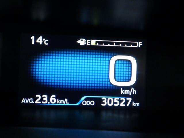 プリウス ＳセーフティプラスＩＩ　４ＷＤ　フルセグ　メモリーナビ　ＤＶＤ再生　バックカメラ　衝突被害軽減システム　ＥＴＣ　ドラレコ　ＬＥＤヘッドランプ　フルエアロ（22枚目）