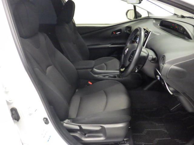 プリウス ＳセーフティプラスＩＩ　４ＷＤ　フルセグ　メモリーナビ　ＤＶＤ再生　バックカメラ　衝突被害軽減システム　ＥＴＣ　ドラレコ　ＬＥＤヘッドランプ　フルエアロ（23枚目）