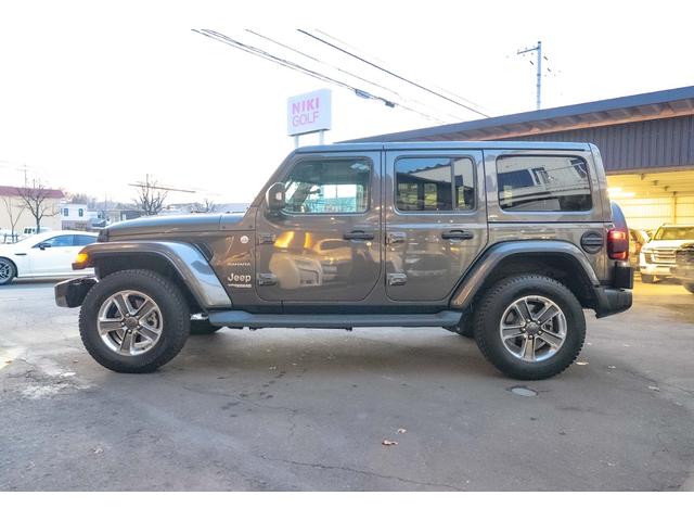 ジープ・ラングラーアンリミテッド サハラ　４ＷＤ　純正ナビ　Ｂカメラ　Ｆカメラ　ＥＴＣ２．０　ドラレコ　フルセグＴＶ　純正アルパインサブウーハー　本革シート　ミラーヒーター　ＢＳＭ　クルコン　携帯ホルダー　純正１８インチＡＷ（20枚目）