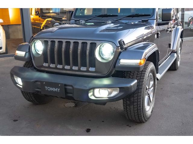 ジープ・ラングラーアンリミテッド サハラ　４ＷＤ　純正ナビ　Ｂカメラ　Ｆカメラ　ＥＴＣ２．０　ドラレコ　フルセグＴＶ　純正アルパインサブウーハー　本革シート　ミラーヒーター　ＢＳＭ　クルコン　携帯ホルダー　純正１８インチＡＷ（21枚目）