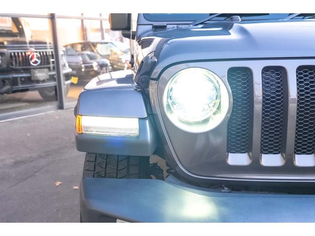 ジープ・ラングラーアンリミテッド サハラ　４ＷＤ　純正ナビ　Ｂカメラ　Ｆカメラ　ＥＴＣ２．０　ドラレコ　フルセグＴＶ　純正アルパインサブウーハー　本革シート　ミラーヒーター　ＢＳＭ　クルコン　携帯ホルダー　純正１８インチＡＷ（22枚目）