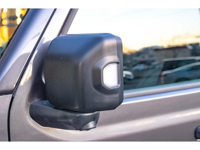 ジープ・ラングラーアンリミテッド サハラ　４ＷＤ　純正ナビ　Ｂカメラ　Ｆカメラ　ＥＴＣ２．０　ドラレコ　フルセグＴＶ　純正アルパインサブウーハー　本革シート　ミラーヒーター　ＢＳＭ　クルコン　携帯ホルダー　純正１８インチＡＷ（26枚目）