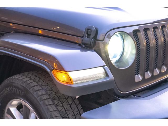 ジープ・ラングラーアンリミテッド サハラ　４ＷＤ　純正ナビ　Ｂカメラ　Ｆカメラ　ＥＴＣ２．０　ドラレコ　フルセグＴＶ　純正アルパインサブウーハー　本革シート　ミラーヒーター　ＢＳＭ　クルコン　携帯ホルダー　純正１８インチＡＷ（30枚目）