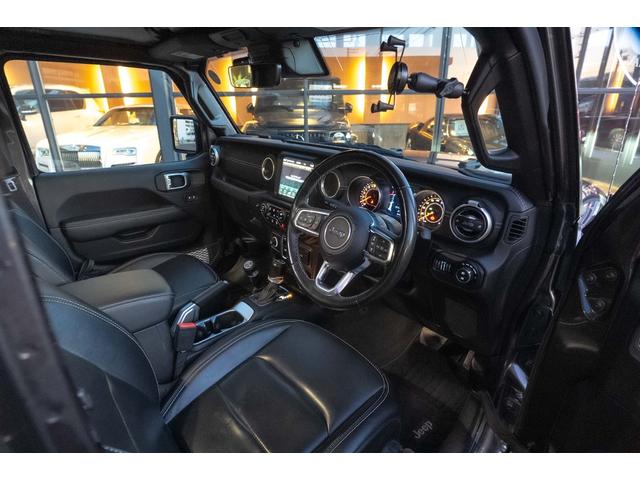 ジープ・ラングラーアンリミテッド サハラ　４ＷＤ　純正ナビ　Ｂカメラ　Ｆカメラ　ＥＴＣ２．０　ドラレコ　フルセグＴＶ　純正アルパインサブウーハー　本革シート　ミラーヒーター　ＢＳＭ　クルコン　携帯ホルダー　純正１８インチＡＷ（33枚目）