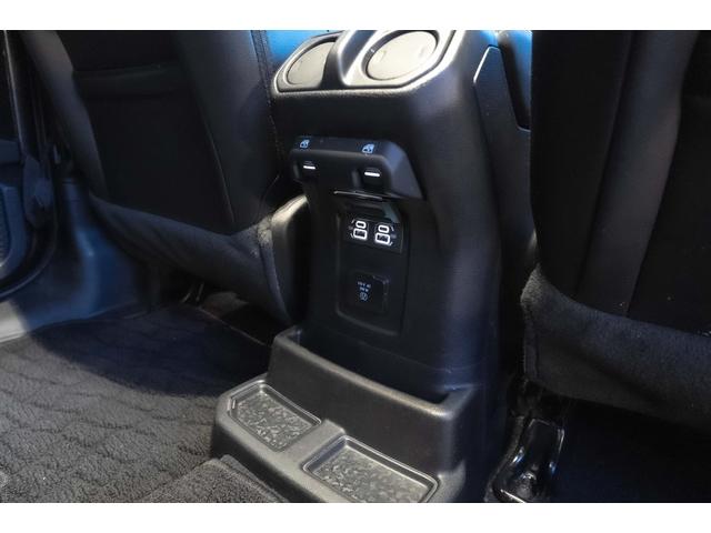 ジープ・ラングラーアンリミテッド サハラ　４ＷＤ　純正ナビ　Ｂカメラ　Ｆカメラ　ＥＴＣ２．０　ドラレコ　フルセグＴＶ　純正アルパインサブウーハー　本革シート　ミラーヒーター　ＢＳＭ　クルコン　携帯ホルダー　純正１８インチＡＷ（44枚目）