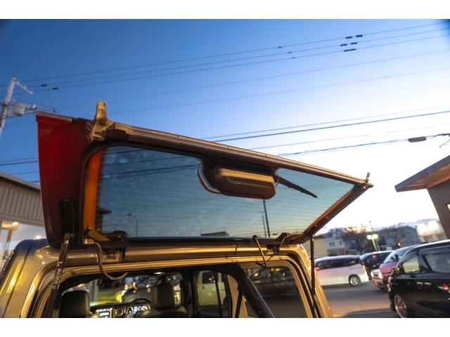 ジープ・ラングラーアンリミテッド サハラ　４ＷＤ　純正ナビ　Ｂカメラ　Ｆカメラ　ＥＴＣ２．０　ドラレコ　フルセグＴＶ　純正アルパインサブウーハー　本革シート　ミラーヒーター　ＢＳＭ　クルコン　携帯ホルダー　純正１８インチＡＷ（48枚目）