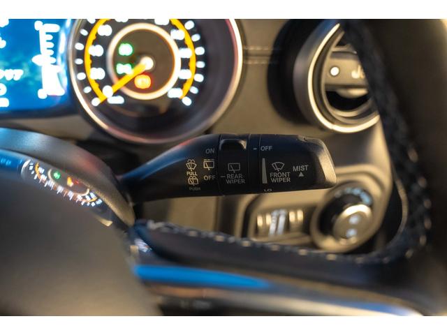 ジープ・ラングラーアンリミテッド サハラ　４ＷＤ　純正ナビ　Ｂカメラ　Ｆカメラ　ＥＴＣ２．０　ドラレコ　フルセグＴＶ　純正アルパインサブウーハー　本革シート　ミラーヒーター　ＢＳＭ　クルコン　携帯ホルダー　純正１８インチＡＷ（53枚目）