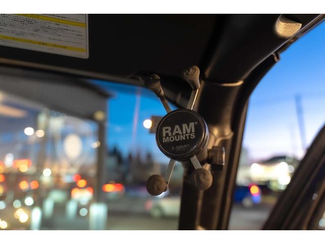 ジープ・ラングラーアンリミテッド サハラ　４ＷＤ　純正ナビ　Ｂカメラ　Ｆカメラ　ＥＴＣ２．０　ドラレコ　フルセグＴＶ　純正アルパインサブウーハー　本革シート　ミラーヒーター　ＢＳＭ　クルコン　携帯ホルダー　純正１８インチＡＷ（58枚目）