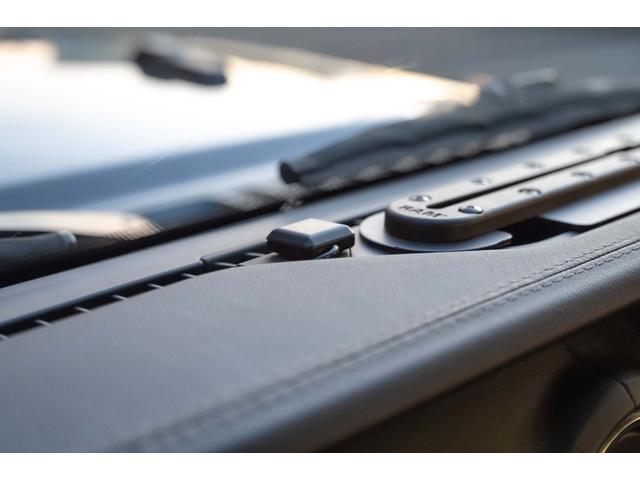 ジープ・ラングラーアンリミテッド サハラ　４ＷＤ　純正ナビ　Ｂカメラ　Ｆカメラ　ＥＴＣ２．０　ドラレコ　フルセグＴＶ　純正アルパインサブウーハー　本革シート　ミラーヒーター　ＢＳＭ　クルコン　携帯ホルダー　純正１８インチＡＷ（70枚目）