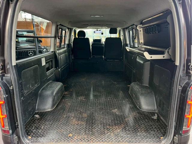 ハイエースバン ロングスーパーGL 全塗装 社外フローティングナビ 社外Dインナーミラー Bカメ ルーフキャリア ラダー ETC フロント・リア パイプバンパー サイドパイプステップ 金属フロア 社外16インチAW フュエールキャップ(12枚目)