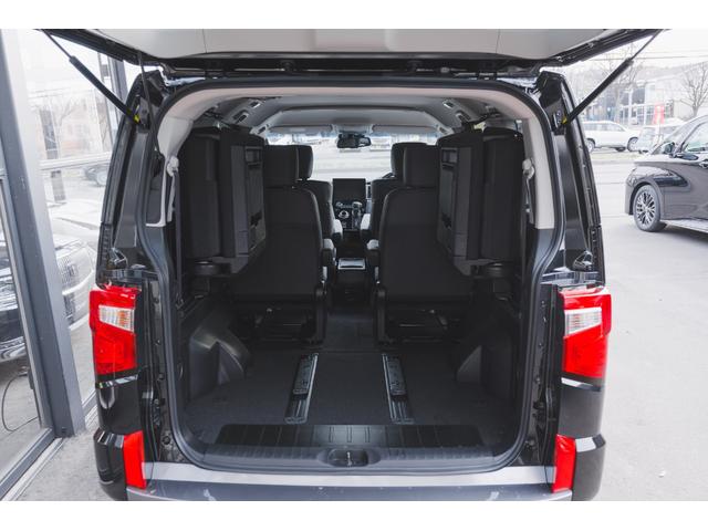 デリカＤ：５ シャモニー　４ＷＤ　イーアシスト　マルチアラウンドＭ　特別仕様車　電動サイドステップ　撥水シート　アダプティブクルーズコントロール　寒冷地仕様（13枚目）