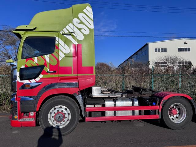 プロフィア ベースグレード　型式：２ＤＧ－ＳＨ１ＥＥＧＧ　トラクタ　第５輪荷重：１１５００ｋｇ　ディーゼル　オートマ　ウィングコードブレーカー　デフロック　日野純正ドラレコ　日野Ｃｏｎｎｅｃｔ搭載　中軸　ＥＴＣ　スライドカプラー（2枚目）