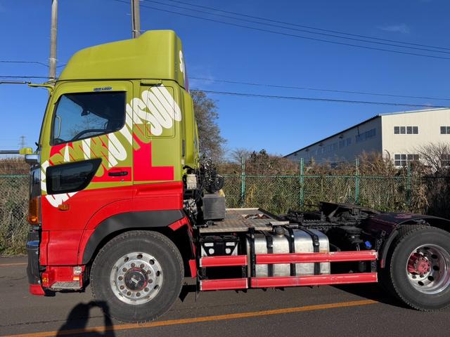 プロフィア ベースグレード　型式：ＱＰＧ－ＳＨ１ＥＥＤＧ　トラクターヘッド　第５輪荷重：１１５００ｋｇ　ディーゼル　ＭＴ　ウィングコードブレーカー　デフロック　日野純正ドラレコ　日野Ｃｏｎｎｅｃｔ　中軸　ＥＴＣ　スライドカプラー（2枚目）