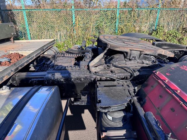 プロフィア ベースグレード　型式：ＱＰＧ－ＳＨ１ＥＥＤＧ　トラクターヘッド　第５輪荷重：１１５００ｋｇ　ディーゼル　ＭＴ　ウィングコードブレーカー　デフロック　日野純正ドラレコ　日野Ｃｏｎｎｅｃｔ　中軸　ＥＴＣ　スライドカプラー（3枚目）