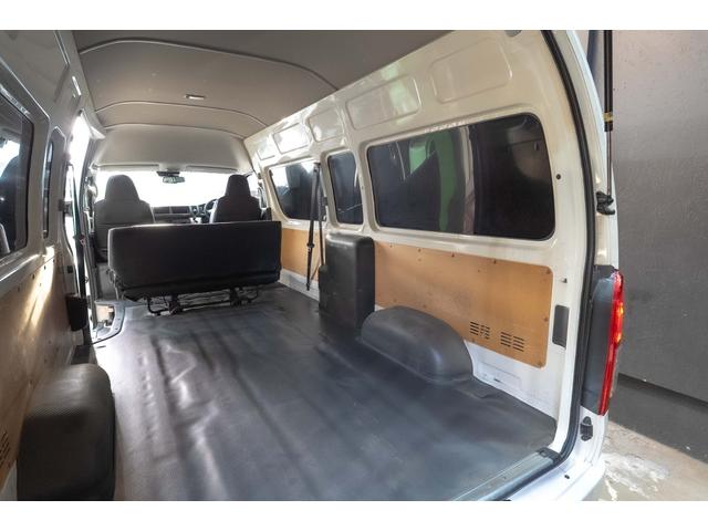 ハイエースバン ４ドアバン２．８ＤＴ　ＤＸワイドＳロングＨＲＧＬ４ＷＤ　４ＷＤ　車線逸脱防止　ＬＥＤフォグ　フロントエアロ　社外ＡＷ　　横滑り防止　衝突被害軽減ブレーキ　シートカバー（15枚目）