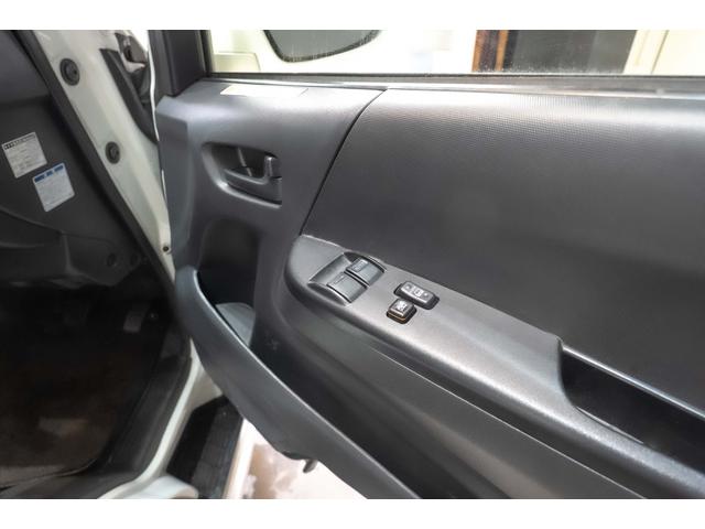 ハイエースバン ４ドアバン２．８ＤＴ　ＤＸワイドＳロングＨＲＧＬ４ＷＤ　４ＷＤ　車線逸脱防止　ＬＥＤフォグ　フロントエアロ　社外ＡＷ　　横滑り防止　衝突被害軽減ブレーキ　シートカバー（30枚目）