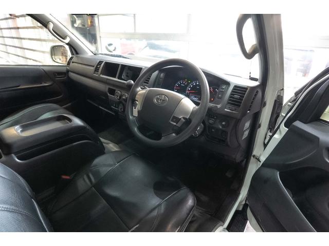 ハイエースバン ４ドアバン２．８ＤＴ　ＤＸワイドＳロングＨＲＧＬ４ＷＤ　４ＷＤ　車線逸脱防止　ＬＥＤフォグ　フロントエアロ　社外ＡＷ　　横滑り防止　衝突被害軽減ブレーキ　シートカバー（33枚目）