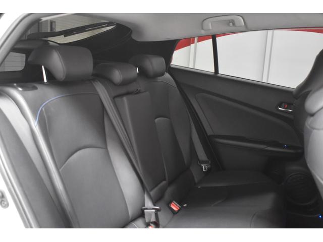 プリウス Ａツーリングセレクション　アルパインフローティングディスプレイオーディオ　ＡｐｐｌｅＣａｒｐｌａｙ　キー一体型エンジンスターター　バックカメラ　シートヒーター　レザーシート　トヨタセーフティセンス　ＡＣ１００Ｖ（13枚目）
