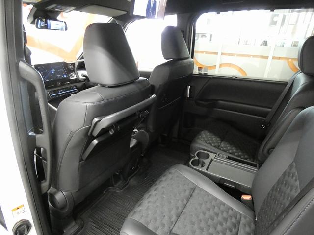 ヴォクシー 　４ＷＤ　純正ディスプレイオーディオ　パノラミックビューモニター　フリップダウンモニター　パワーリアゲート　インナーミラー型ドライブレコーダー　純正アルミホイール　ブラインドスポットモニター　ＥＴＣ（45枚目）