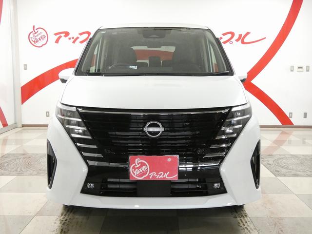 セレナ ハイウェイスターＶ　４ＷＤ　純正ナビ　アラウンドビューモニター　フルセグＴＶ　　Ｂｌｕｅｔｏｏｔｈ接続　両側パワースライドドア　プロパイロット　レーダークルーズコントロール　インテリジェントルームミラー　シートヒーター（4枚目）