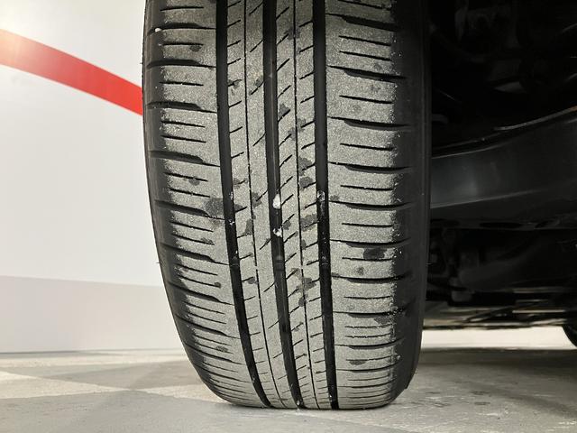 プリウス Ｓ　４ＷＤ　ドライブレコーダー　ＥＴＣ　クリアランスソナー　レーンアシスト　オートクルーズコントロール　衝突被害軽減システム　バックカメラ　ナビ　アルミホイール　オートマチックハイビーム　オートライト（32枚目）