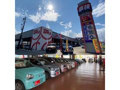 スーパーアップル青森店は屋根付きの広々とした大規模展示場です！天気がいい日も悪い日もごゆっくりお車選びが出来ます☆ 2