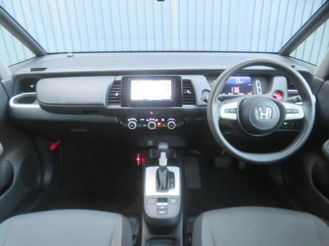 フィット ｅ：ＨＥＶベーシック　社外メモリーナビ　ワンセグ　バックカメラ　ＥＴＣ　スマートキー（3枚目）