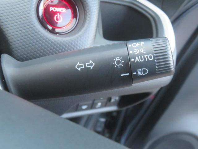 フィット ｅ：ＨＥＶベーシック　社外メモリーナビ　ワンセグ　バックカメラ　ＥＴＣ　スマートキー（11枚目）