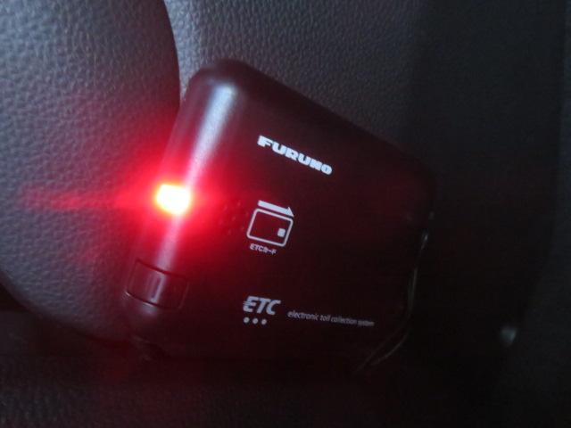 フィット ｅ：ＨＥＶベーシック　社外メモリーナビ　ワンセグ　バックカメラ　ＥＴＣ　スマートキー（12枚目）