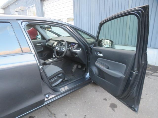 フィット ｅ：ＨＥＶベーシック　社外メモリーナビ　ワンセグ　バックカメラ　ＥＴＣ　スマートキー（29枚目）