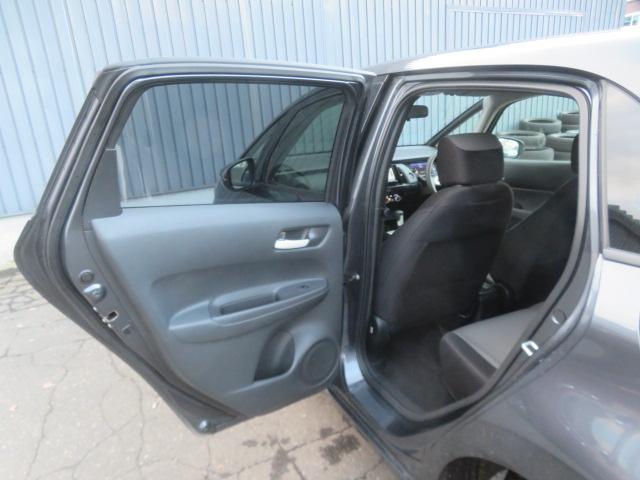 フィット ｅ：ＨＥＶベーシック　社外メモリーナビ　ワンセグ　バックカメラ　ＥＴＣ　スマートキー（31枚目）