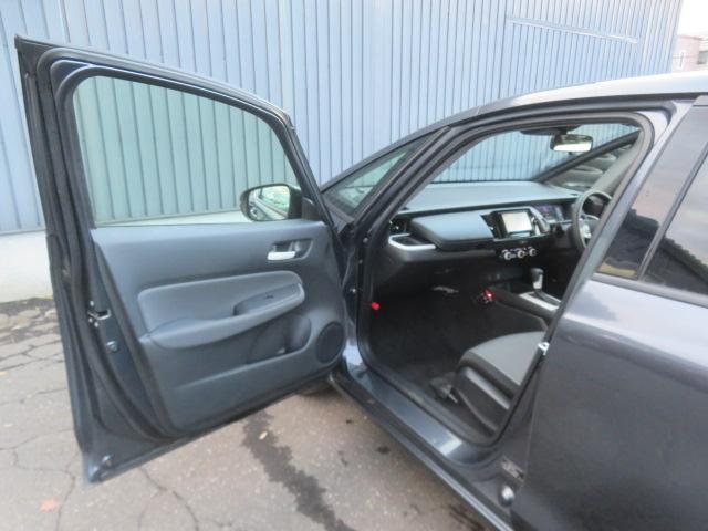 フィット ｅ：ＨＥＶベーシック　社外メモリーナビ　ワンセグ　バックカメラ　ＥＴＣ　スマートキー（32枚目）