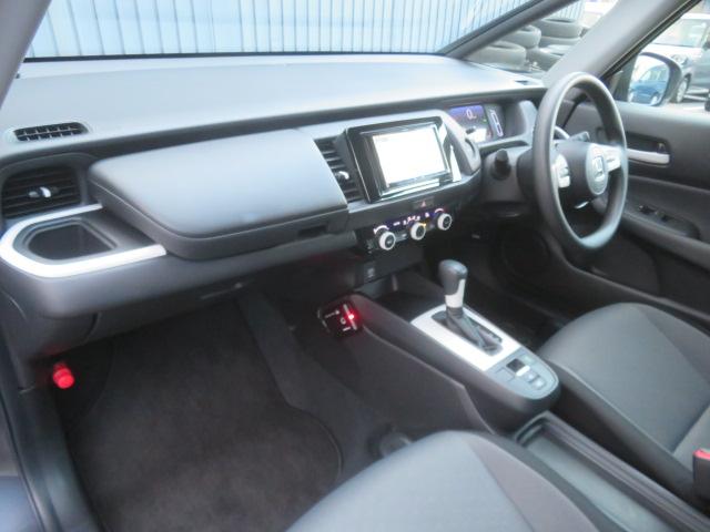 フィット ｅ：ＨＥＶベーシック　社外メモリーナビ　ワンセグ　バックカメラ　ＥＴＣ　スマートキー（40枚目）