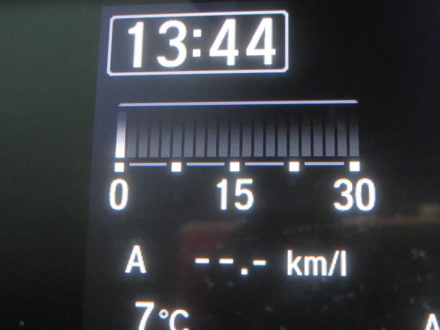 ステップワゴンスパーダ スパーダ　メモリーナビ　バックカメラ　フルセグＴＶ　ＤＶＤ再生　純正エンジンスターター　　冬タイヤ　ＥＴＣ　ＬＥＤヘッドライト　ワンオーナー　ブルートゥース　ミラーヒーター　４ＷＤ（12枚目）