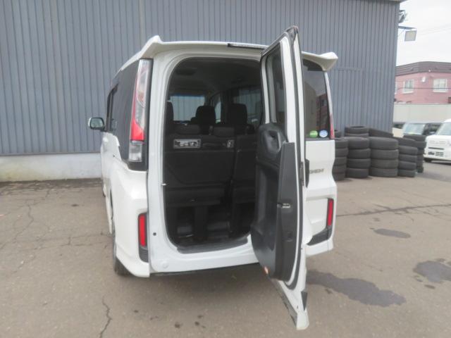 ステップワゴンスパーダ スパーダ　メモリーナビ　バックカメラ　フルセグＴＶ　ＤＶＤ再生　純正エンジンスターター　　冬タイヤ　ＥＴＣ　ＬＥＤヘッドライト　ワンオーナー　ブルートゥース　ミラーヒーター　４ＷＤ（35枚目）