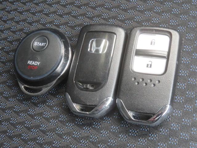 フィット １３Ｇ・Ｆコンフォートエディション　純正ナビ　バックカメラ　エンジンスターター　シートヒーター（5枚目）