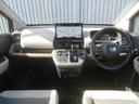 車内はベージュを基調とした明るいインテリアとなっております♪