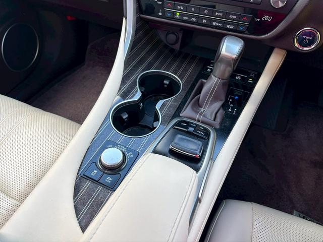 ＲＸ ＲＸ４５０ｈ　バージョンＬ　４ＷＤ・サンルーフ・スペアキー・パワーバックドア・パワーシート・シートヒーター・シートエアコン・クルーズコントロール・純正ナビ・ＴＶ・ＣＤ再生・Ｂｌｕｅｔｏｏｔｈ接続・サンルーフ・ＥＴＣ（32枚目）