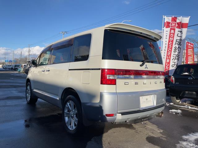 デリカＤ：５ Ｇ　プレミアム　４ＷＤ　両側パワースライドドア　パワーシート　パワーバックドア　ロックフォードサウンド　純正ナビ　ＴＶ　バックカメラ　ＤＶＤ再生　フリップダウンモニター　ガナドールマフラー（6枚目）