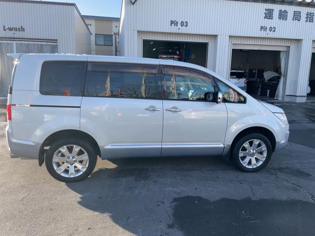 デリカＤ：５ Ｇ　プレミアム　４ＷＤ　両側パワースライドドア　パワーシート　パワーバックドア　ロックフォードサウンド　純正ナビ　ＴＶ　バックカメラ　ＤＶＤ再生　フリップダウンモニター　ガナドールマフラー（9枚目）