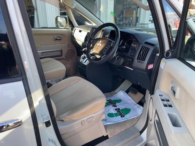 デリカＤ：５ Ｇ　プレミアム　４ＷＤ　両側パワースライドドア　パワーシート　パワーバックドア　ロックフォードサウンド　純正ナビ　ＴＶ　バックカメラ　ＤＶＤ再生　フリップダウンモニター　ガナドールマフラー（16枚目）