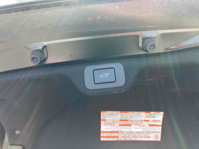 クラウンクロスオーバー Ｇ　４ＷＤ　ドライブレコーダー　バックカメラ　クリアランスソナー　オートクルーズコントロール　レーンアシスト　パワーシート　衝突被害軽減システム　ＴＶ　オートマチックハイビーム　オートライト（10枚目）