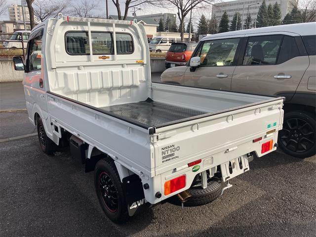 ＮＴ１００クリッパートラック ＤＸ　４ＷＤ　軽トラック　ＭＴ　アルミホイール　エアコン　パワーステアリング　運転席エアバッグ　助手席エアバッグ（4枚目）